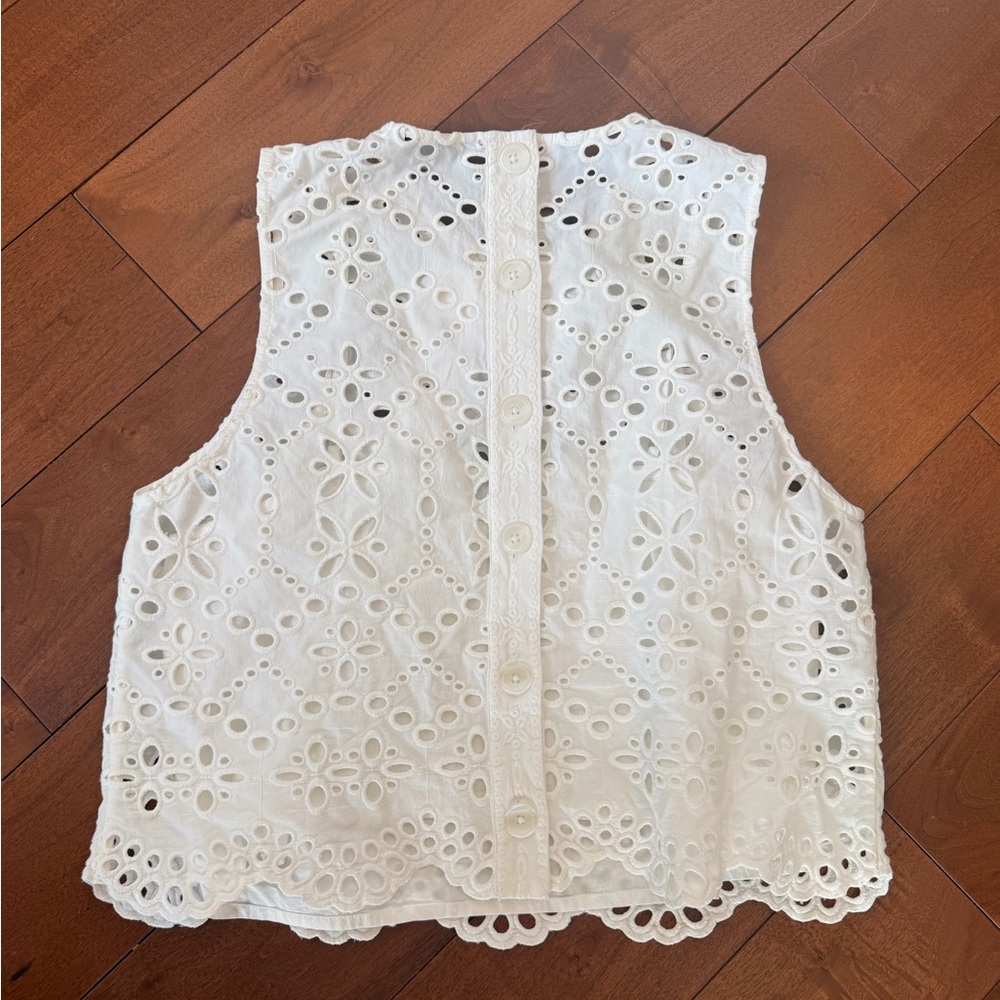 NWT Veronica Beard top. White Eyelet Sleeveless Top - Picture 4 of 4